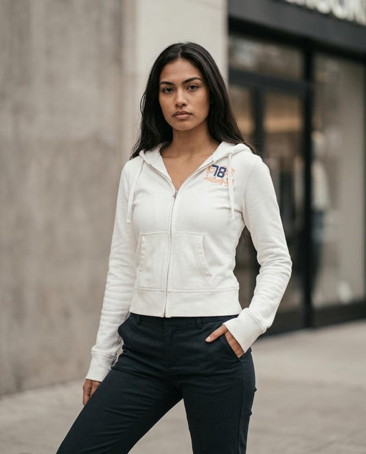 Statement Street - Eigus | Taillierter Bestickter Hoodie Damen